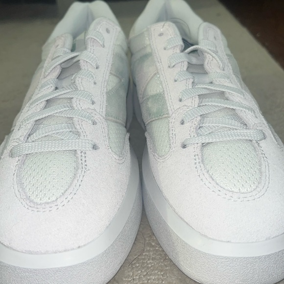 New Balance 302 - Picture 2 of 4